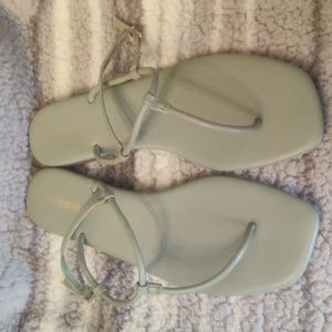 NWOT Sage Express sandals